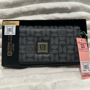 Stone Mountain Geo Signature Leather Black & Gray Wallet with 4 Zipper slots.
